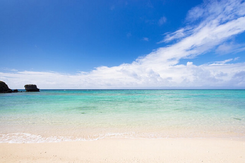 3月の沖縄は、海開きが始まります！日本一早い海開きするビーチを紹介します。