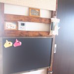 【沖縄でDIY】ディアウォールで賃貸マンションを大改造・・・リビングに黒板を？