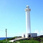 沖縄本島で夕日が1番最後に沈む場所「残波岬」。そこには日本でも数少ない登れる灯台がありました。